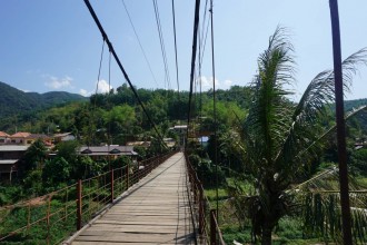 Kleine Orte am Flussufer in Laos